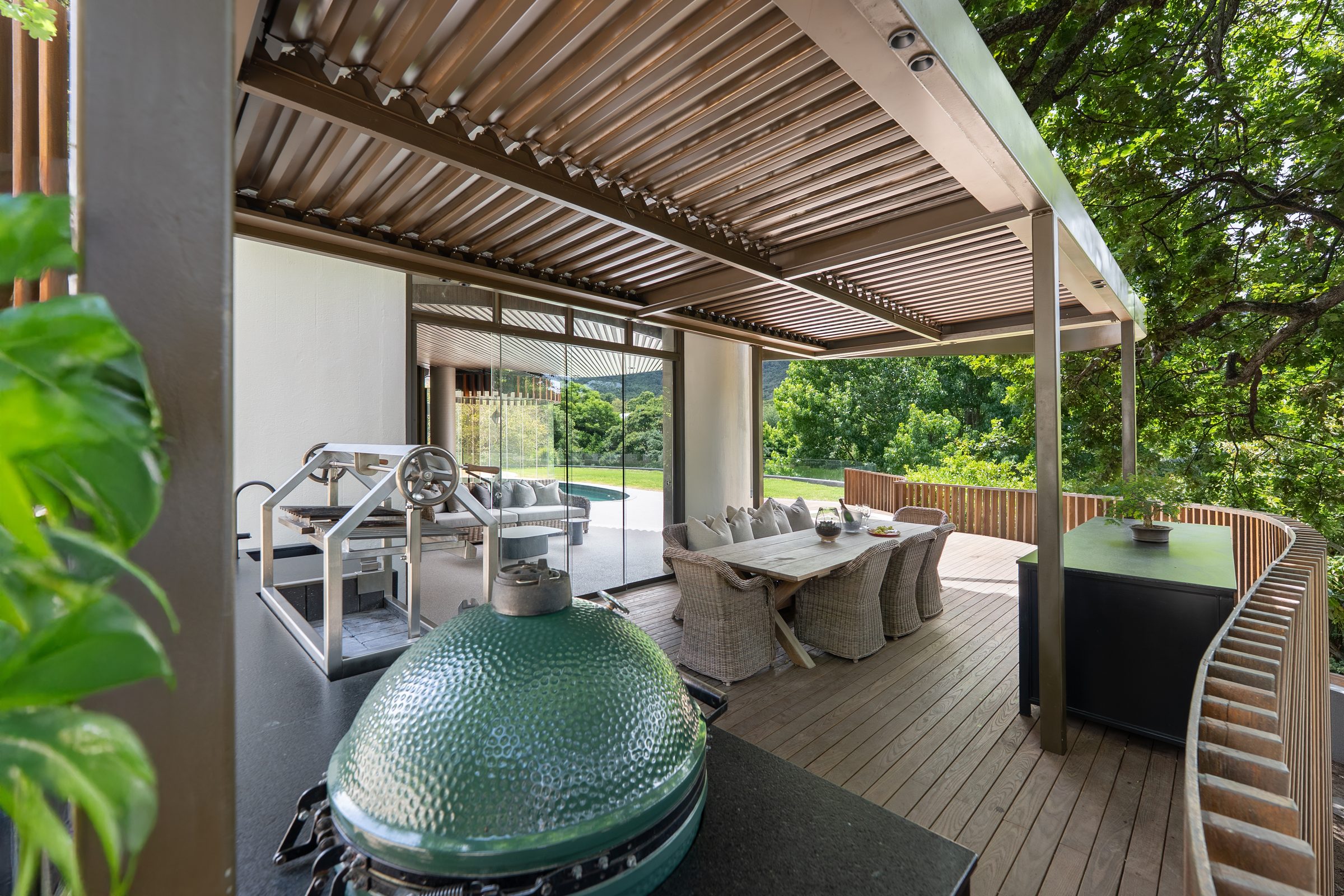 The terrace with the Green Egg and the long table